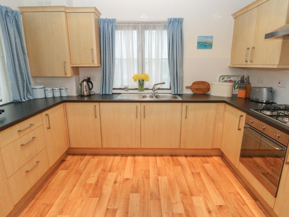 2 Chandlers Yard Burry Port Buitenkant foto